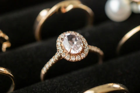 璀璨華章 首飾手鐲素材與珠寶首飾零售的藝術(shù)與商業(yè)交響